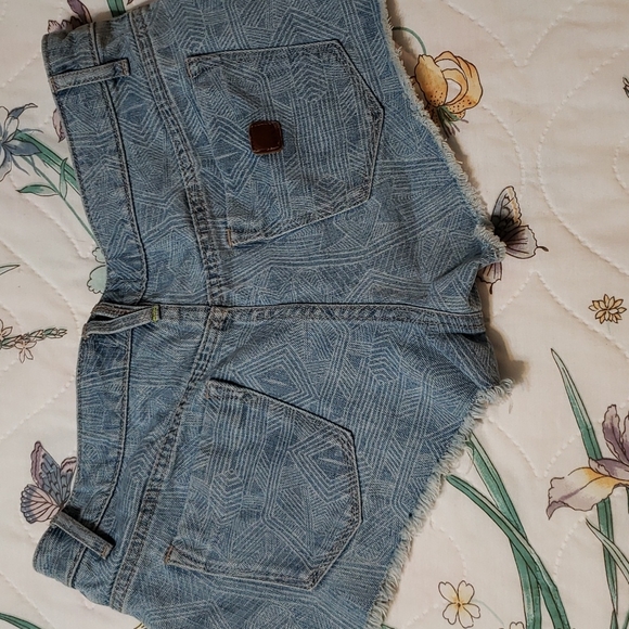 ⭐4/$20 Roxy denim shorts - Picture 4 of 7